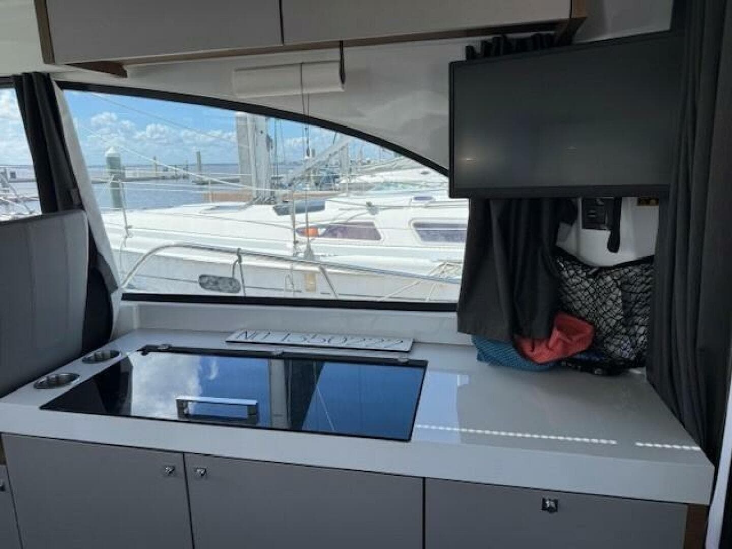 2024 Beneteau Antares 11 — photo 2