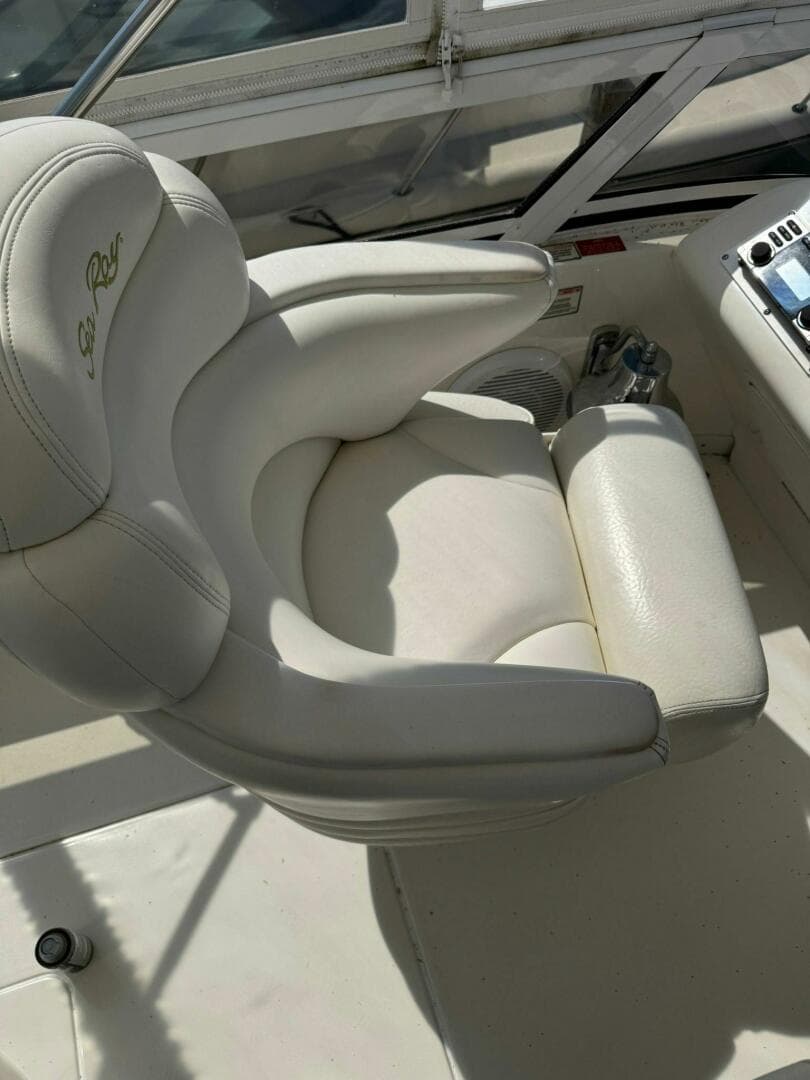 1999 Sea Ray 420 Aft Cabin — photo 6