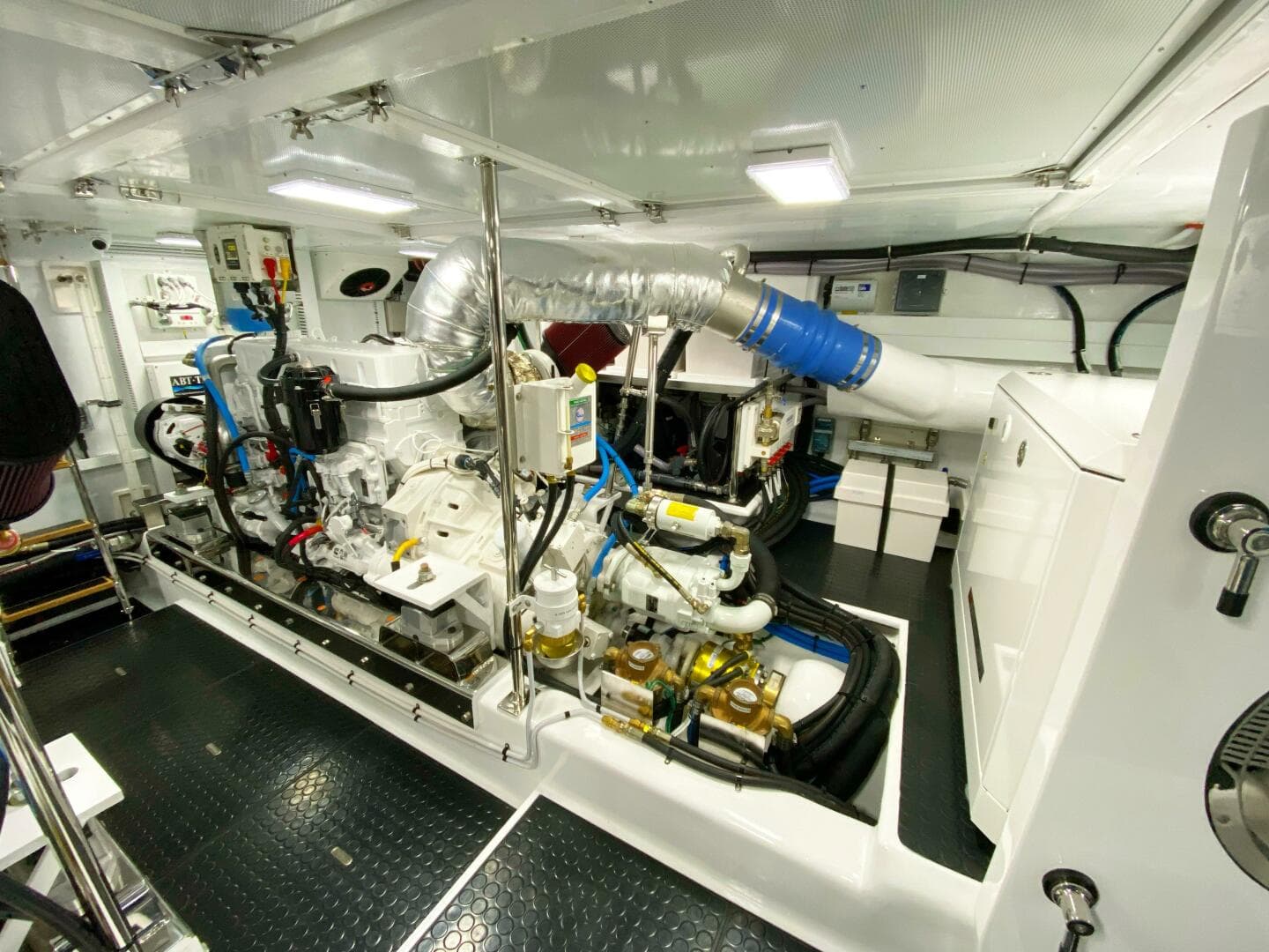 2023 Offshore Yachts Elv — photo 20