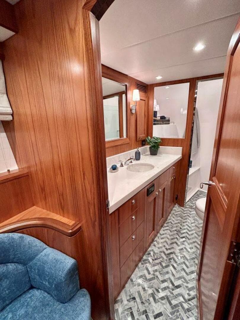 2023 Offshore Yachts Elv — photo 13