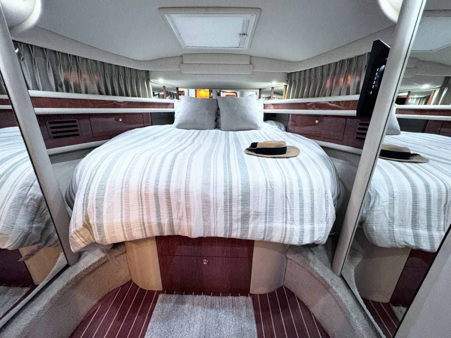 2000 Sea Ray 450 Express Bridge — photo 43