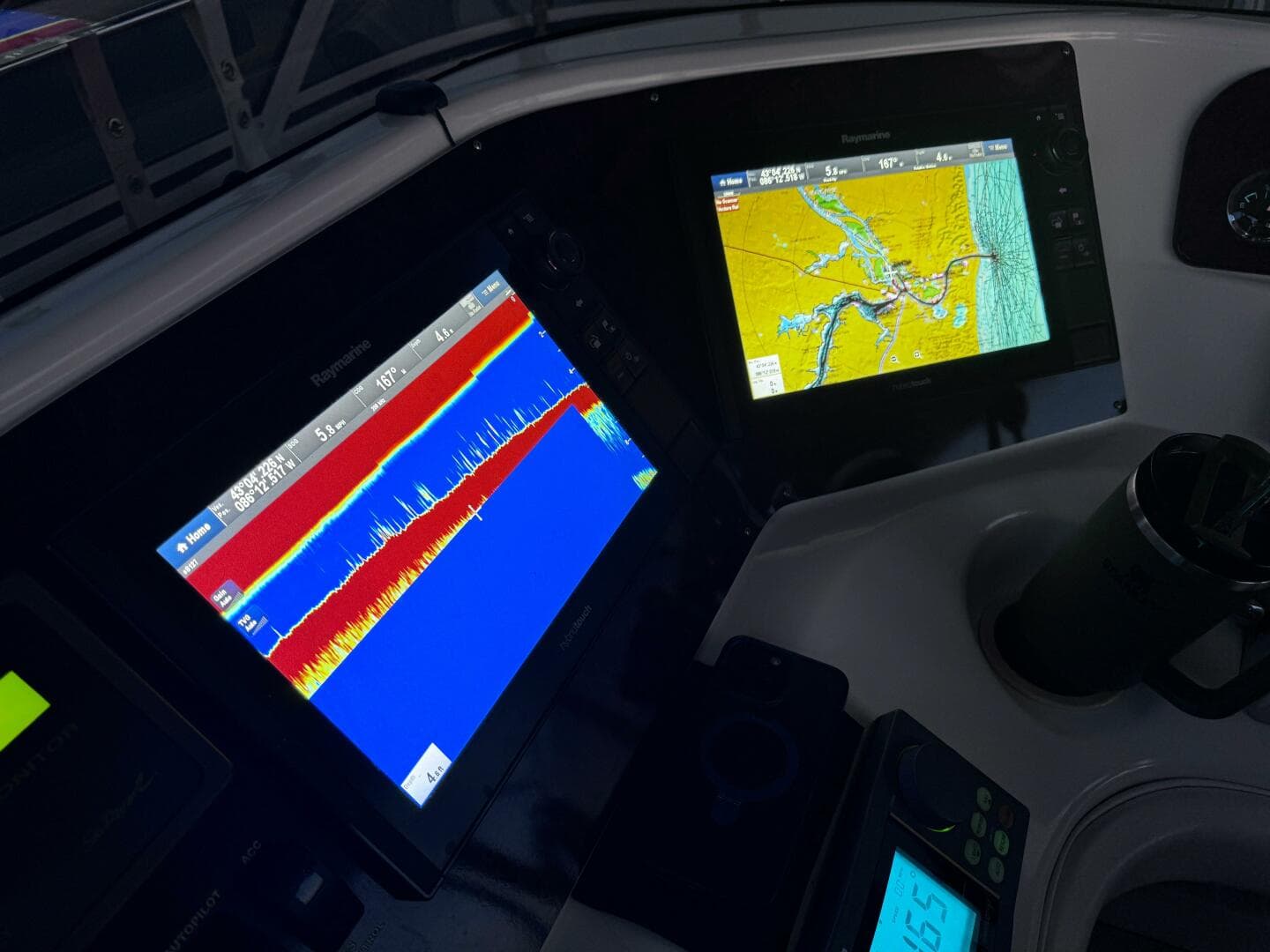 2000 Sea Ray 450 Express Bridge — photo 16