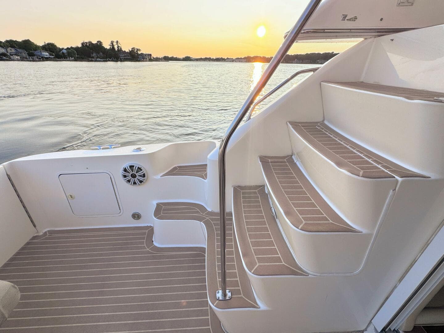 2000 Sea Ray 450 Express Bridge — photo 18