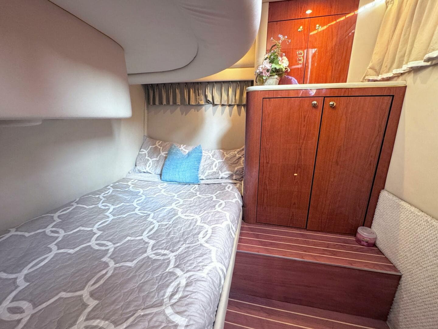 2000 Sea Ray 450 Express Bridge — photo 51