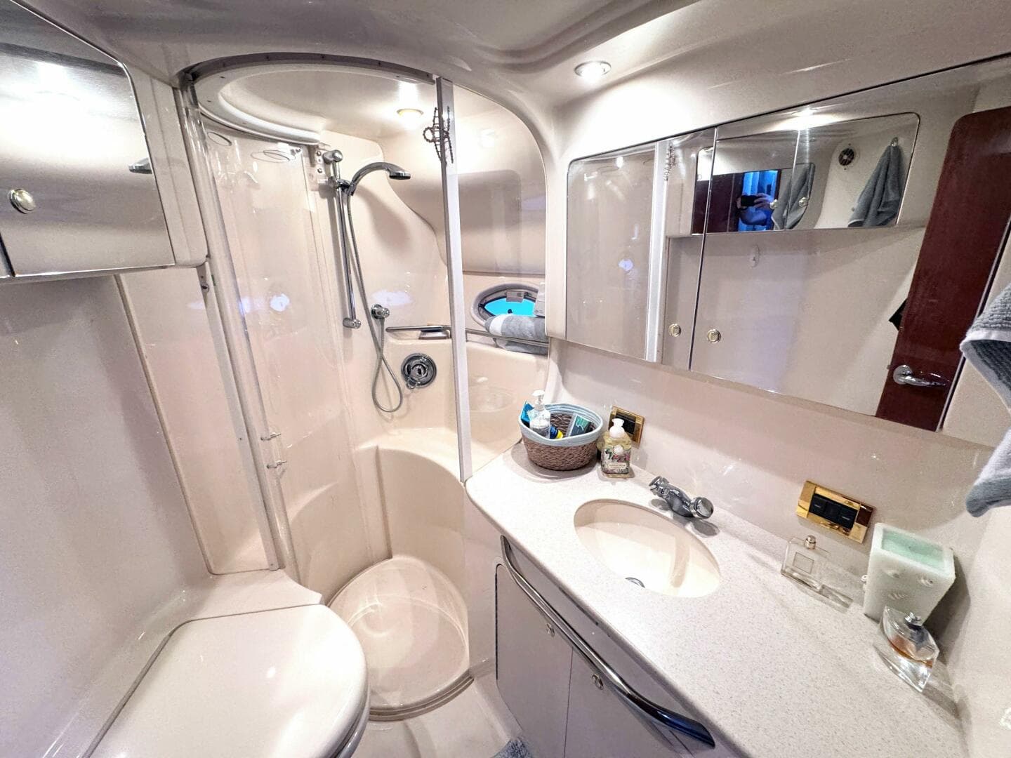 2000 Sea Ray 450 Express Bridge — photo 47