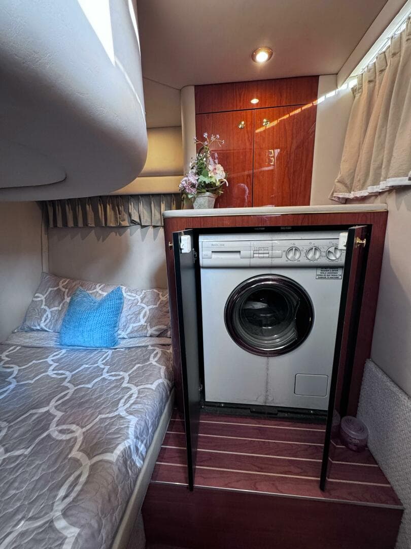 2000 Sea Ray 450 Express Bridge — photo 52