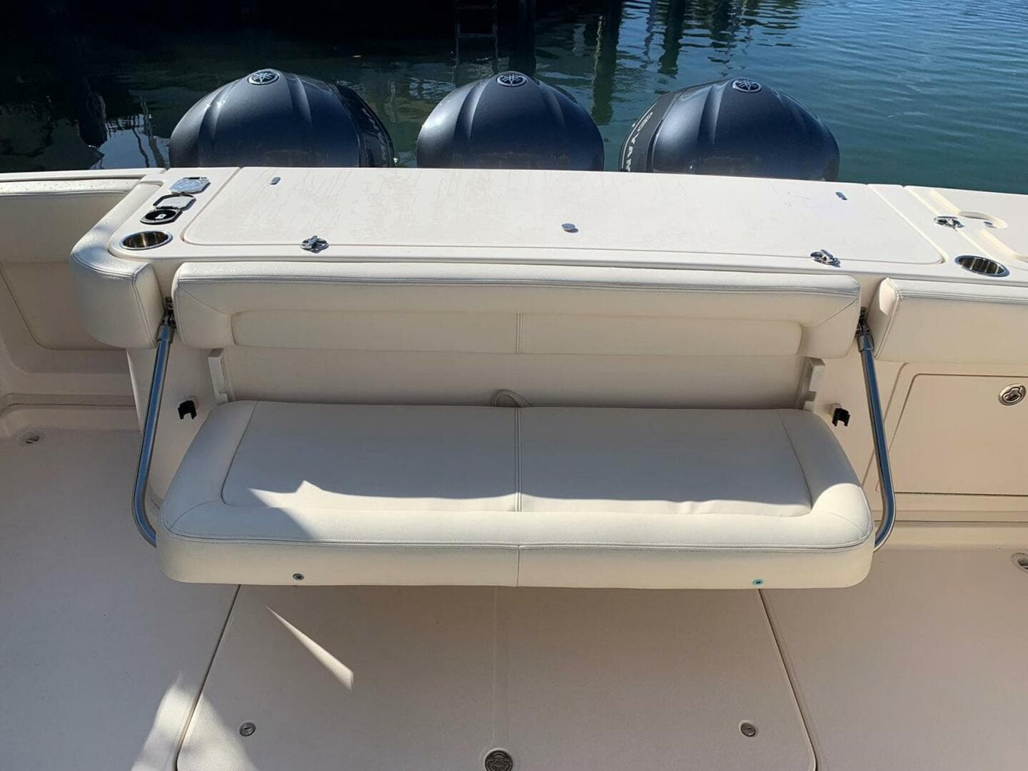 2015 Grady-White 370 Express — photo 8