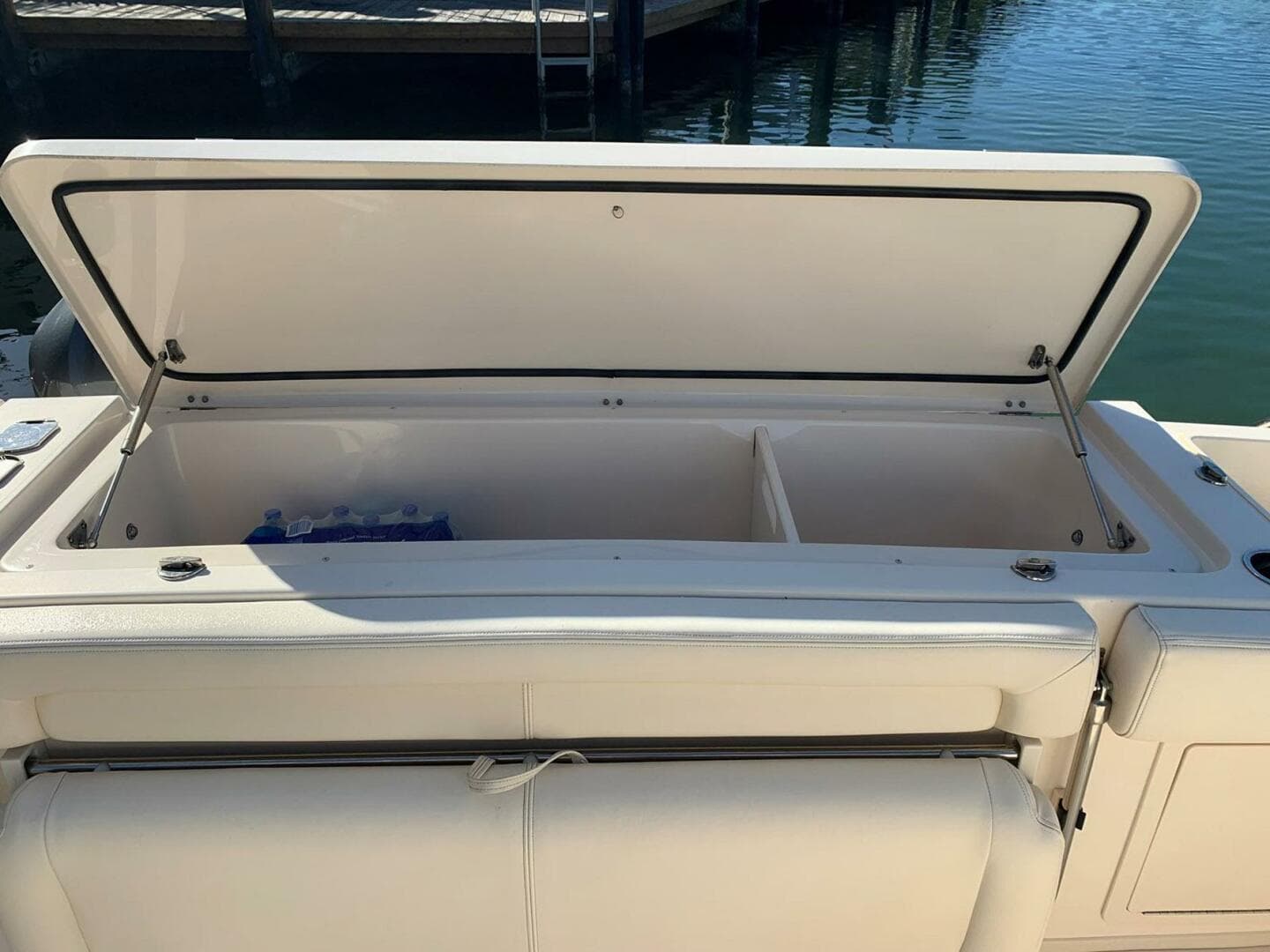 2015 Grady-White 370 Express — photo 6