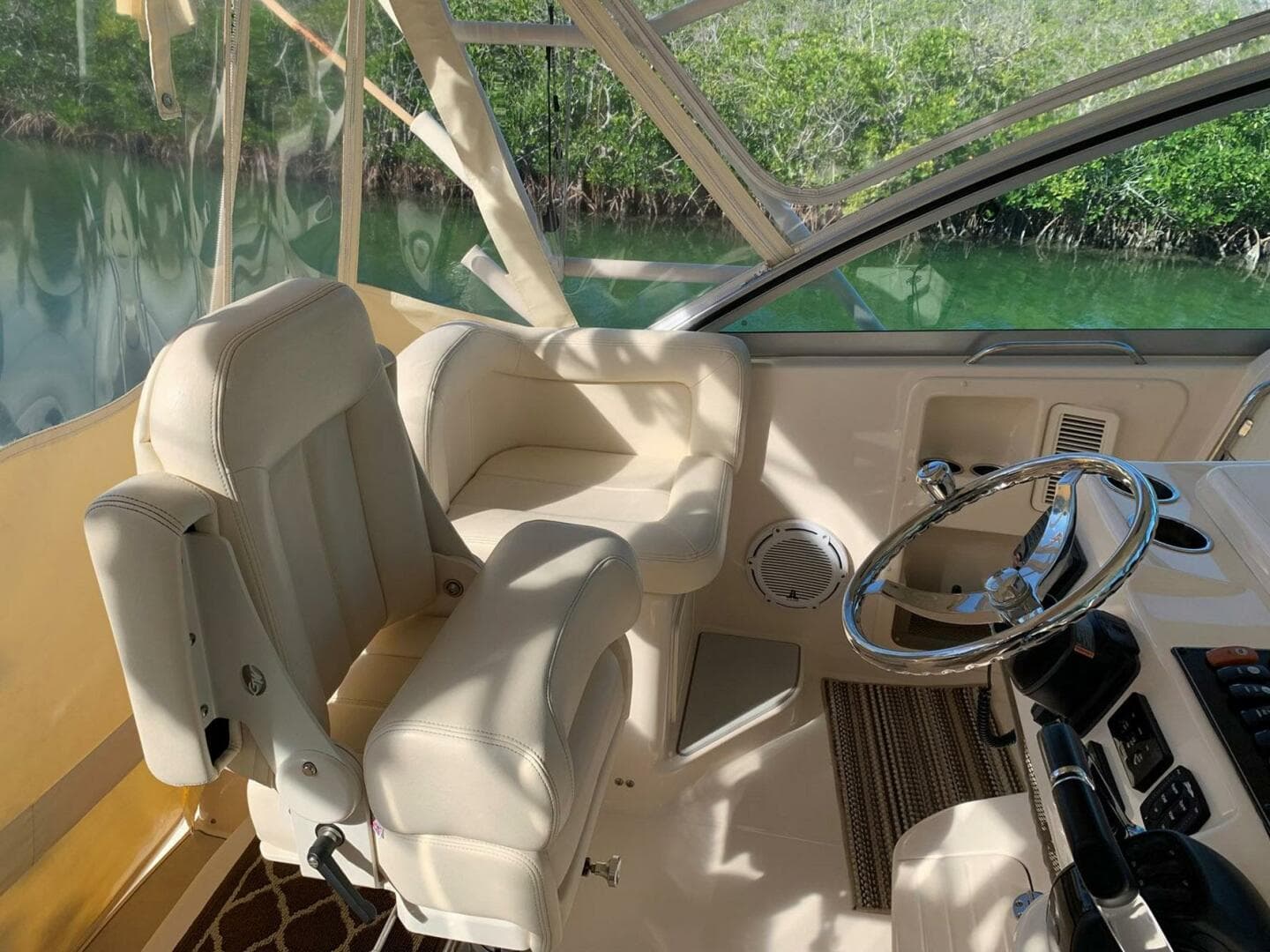 2015 Grady-White 370 Express — photo 3