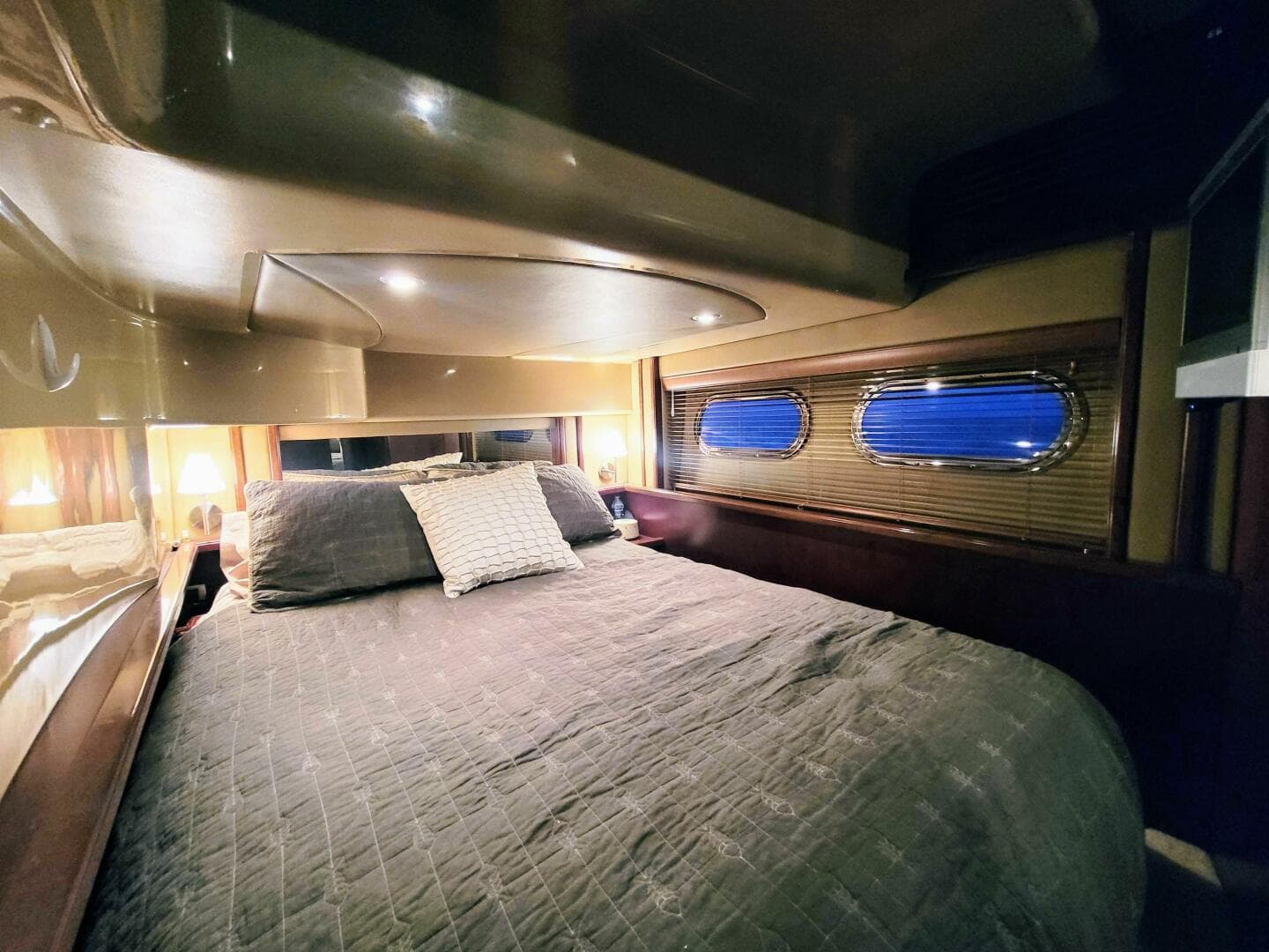 2006 Sea Ray 52 Sedan Bridge — photo 37