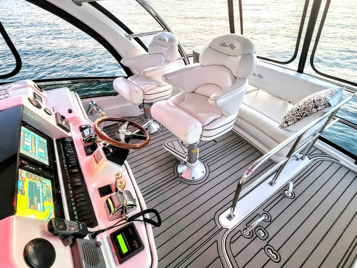 2006 Sea Ray 52 Sedan Bridge — photo 2