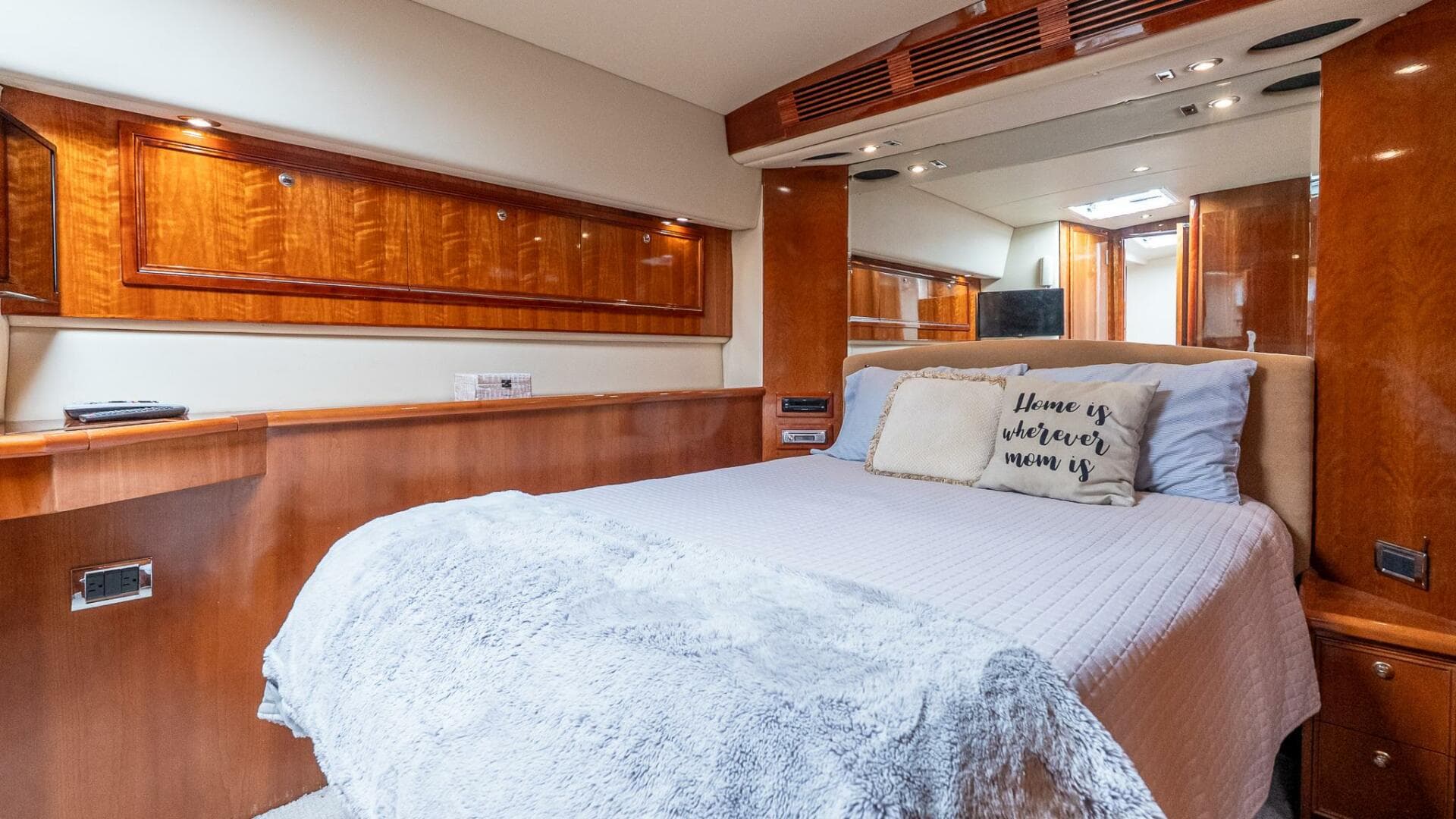 2005 Riviera 51 Flybridge — photo 48