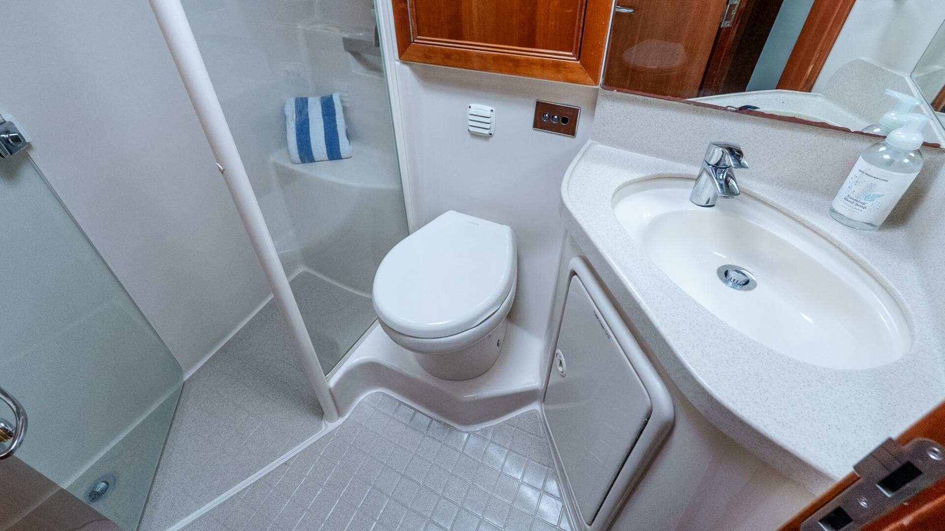 2005 Riviera 51 Flybridge — photo 52