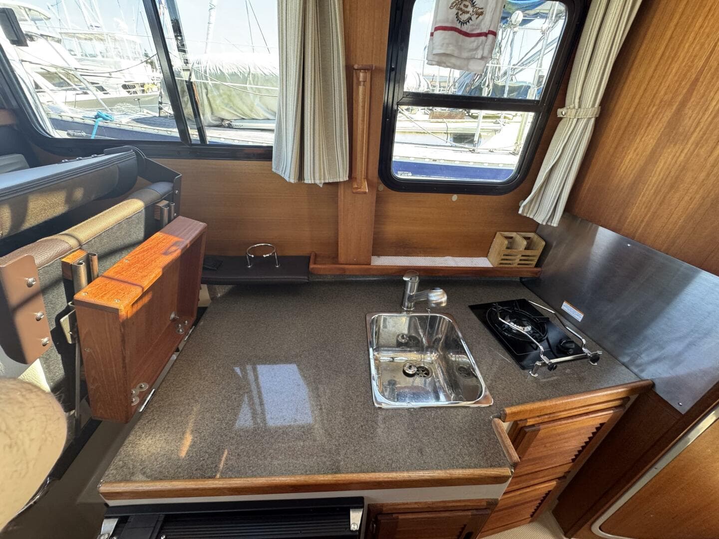 2016 Ranger Tugs — photo 10