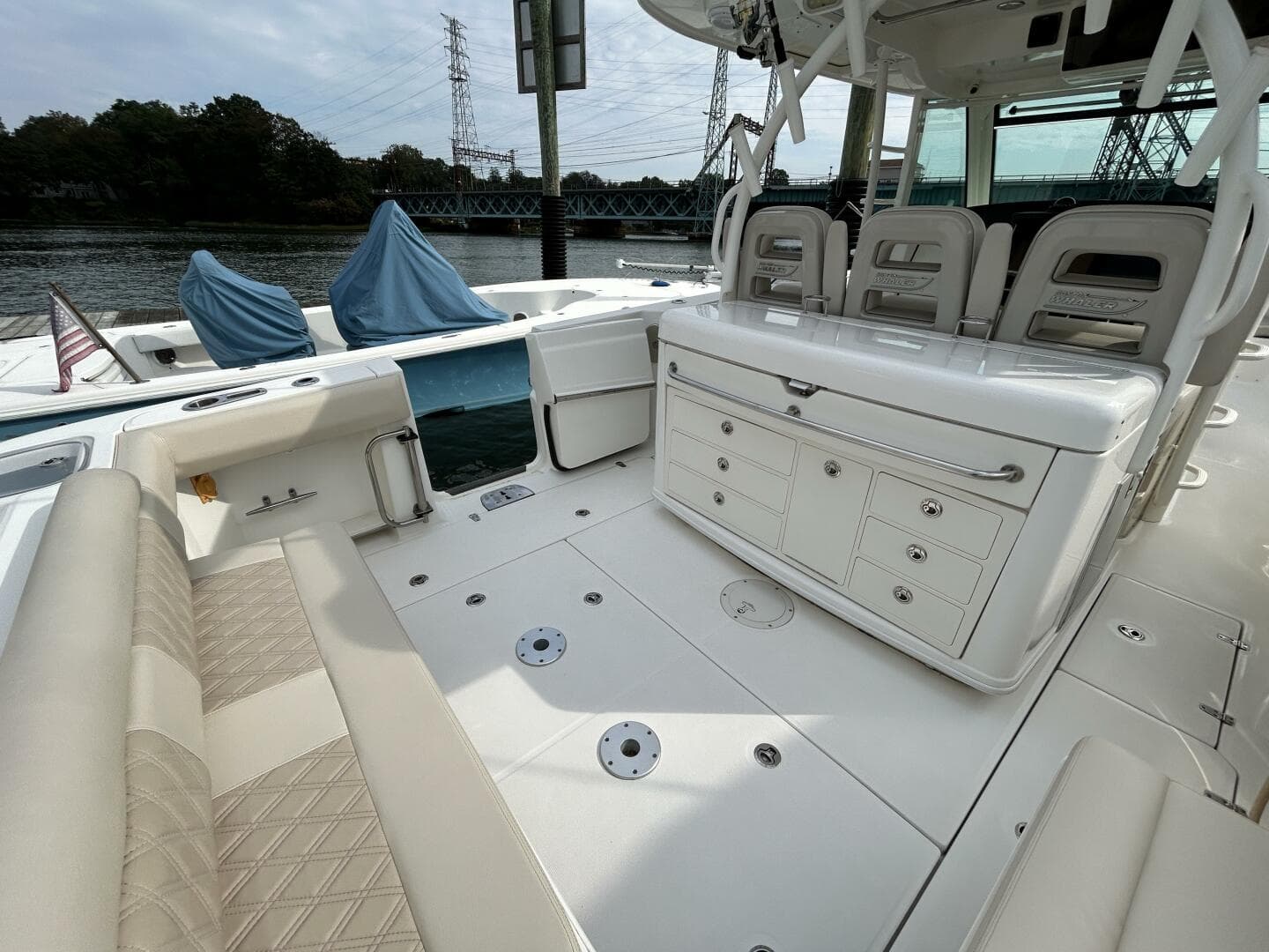 2017 Boston Whaler 370 Outrage — photo 9