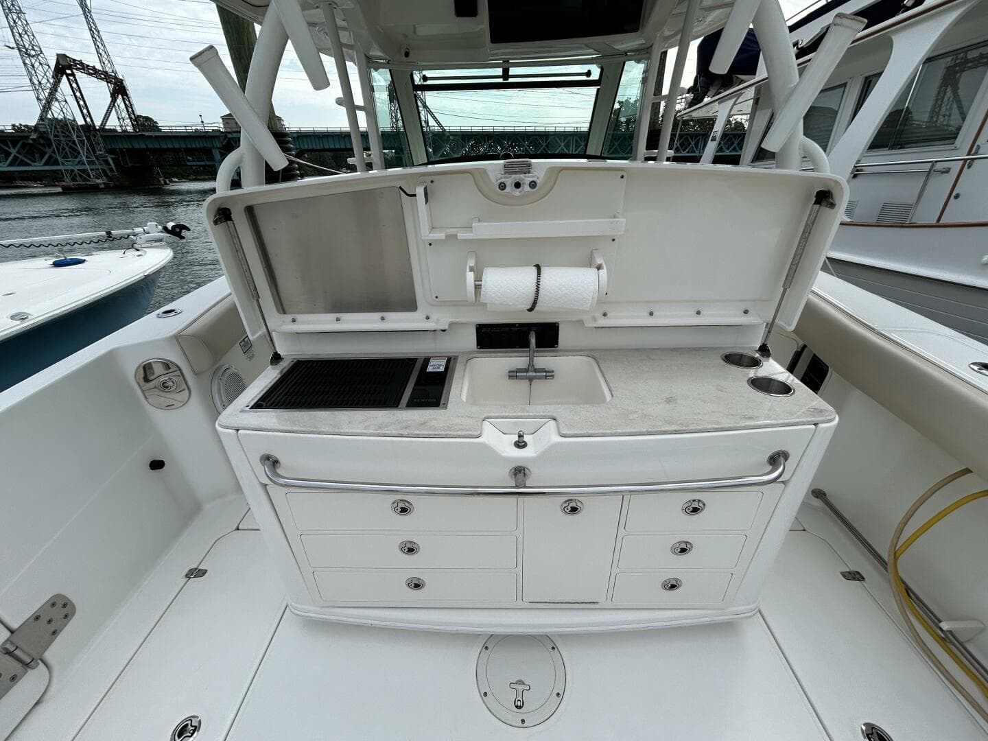 2017 Boston Whaler 370 Outrage — photo 6