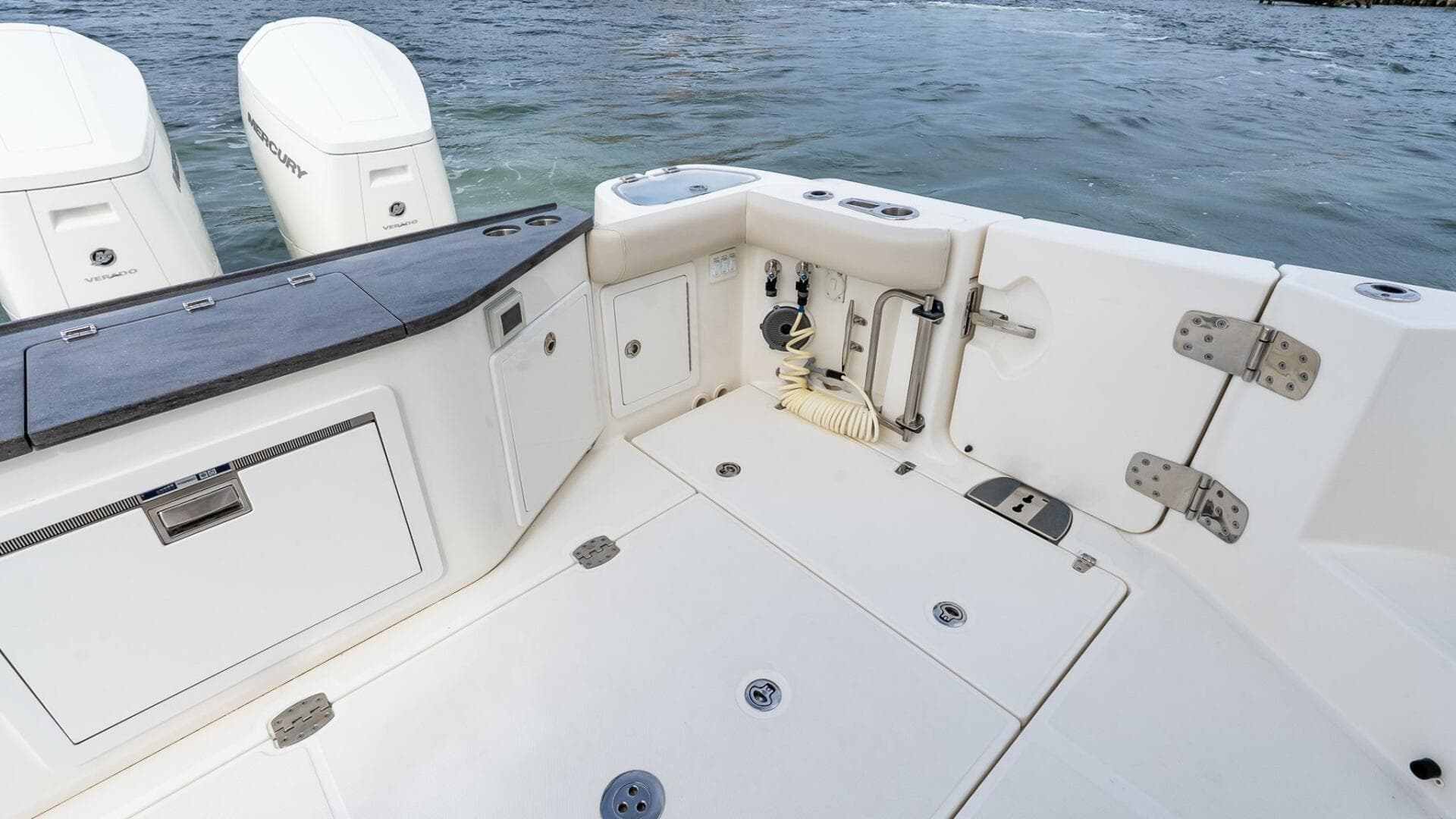 2024 Boston Whaler 405 Conquest — photo 16
