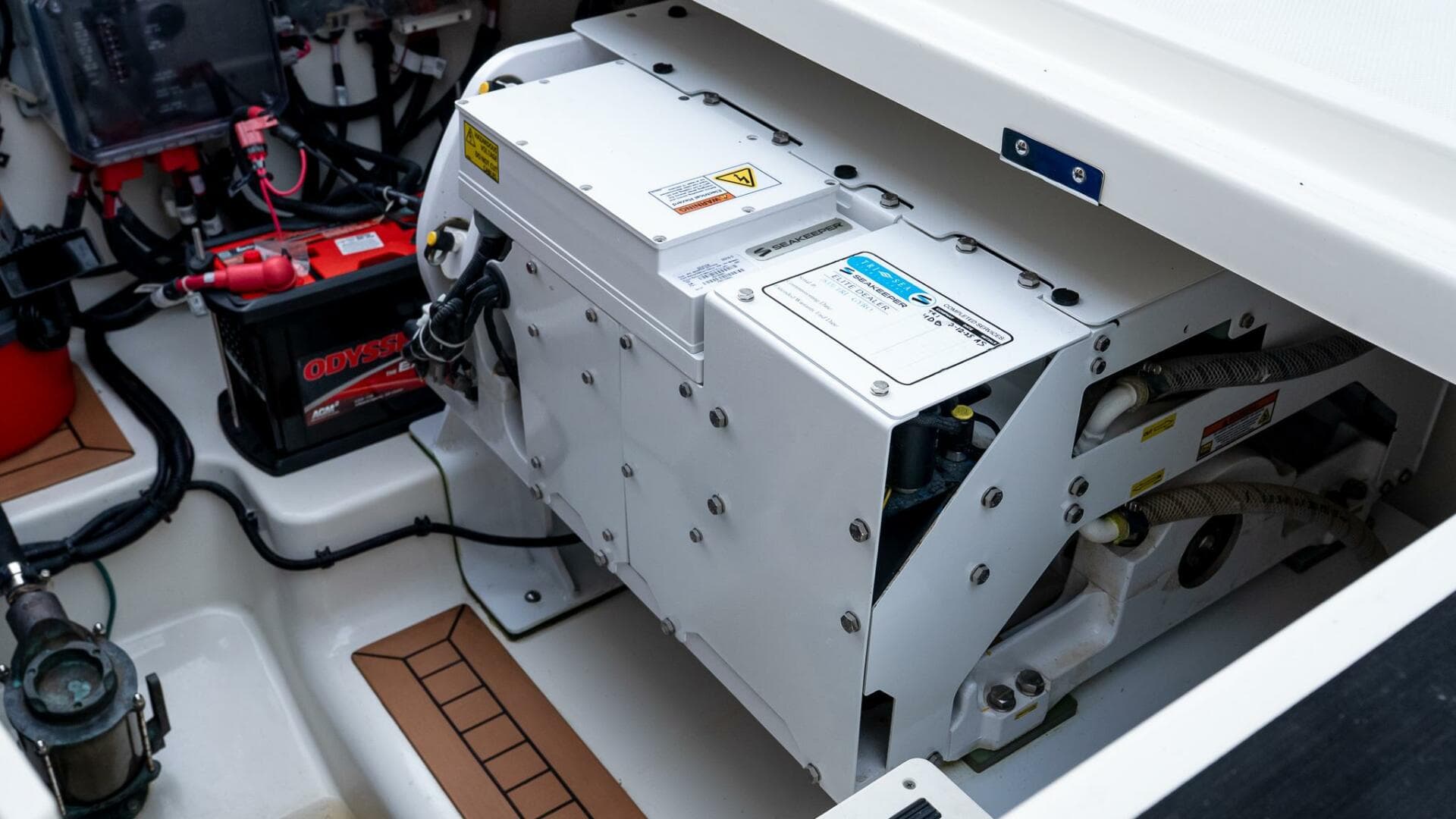 2024 Boston Whaler 405 Conquest — photo 24