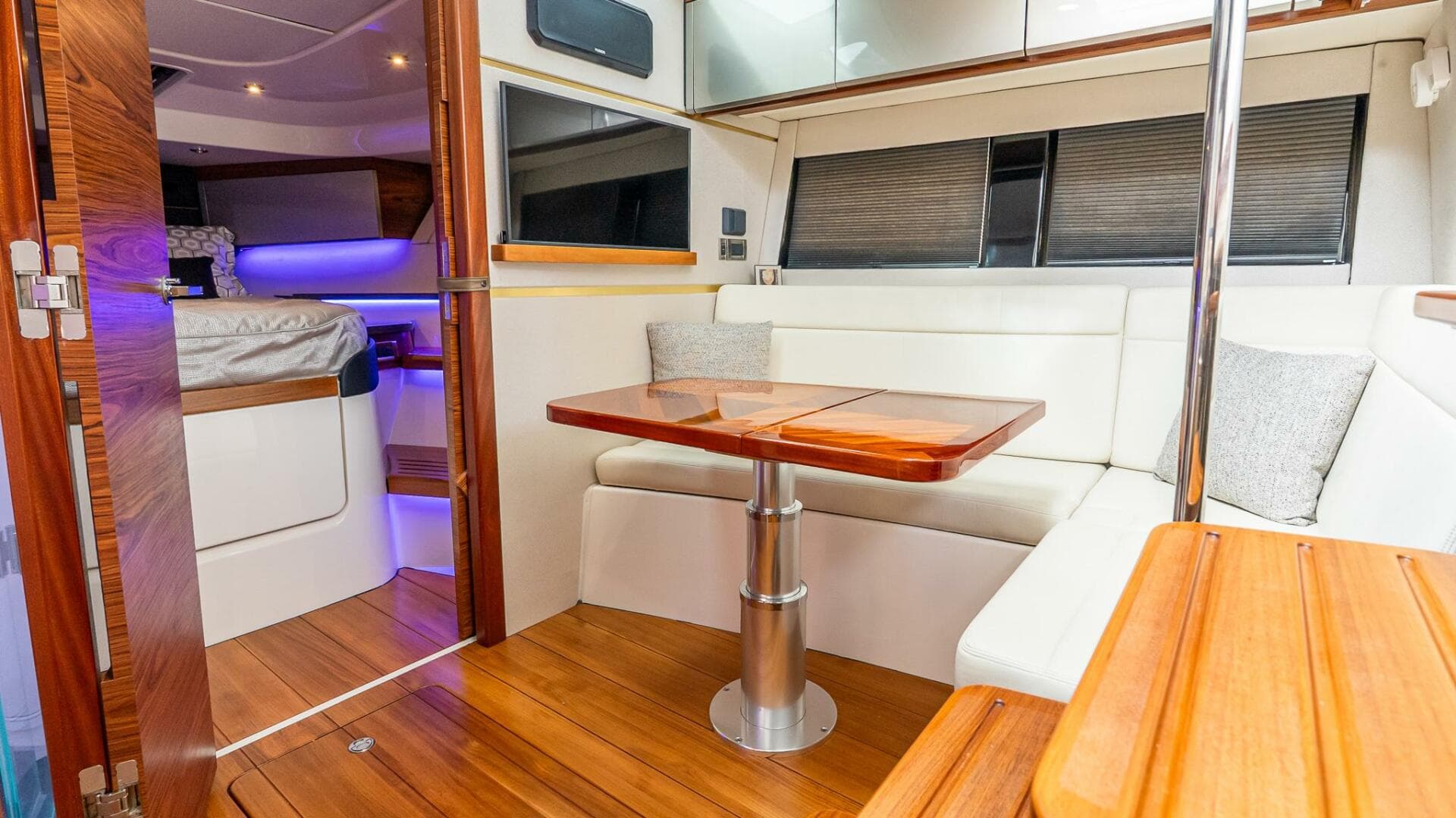 2024 Boston Whaler 405 Conquest — photo 51