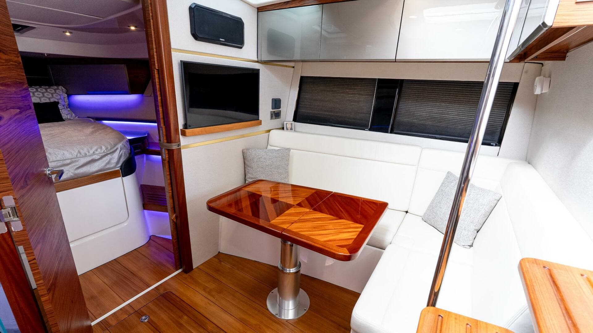 2024 Boston Whaler 405 Conquest — photo 52