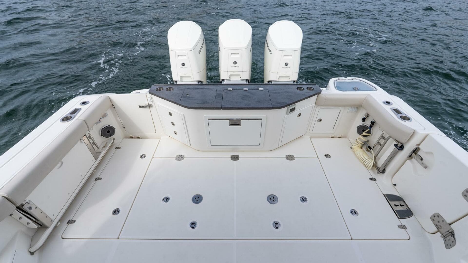 2024 Boston Whaler 405 Conquest — photo 14
