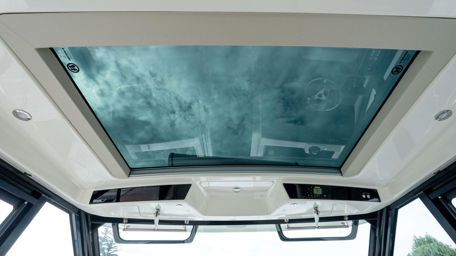 2024 Boston Whaler 405 Conquest — photo 32