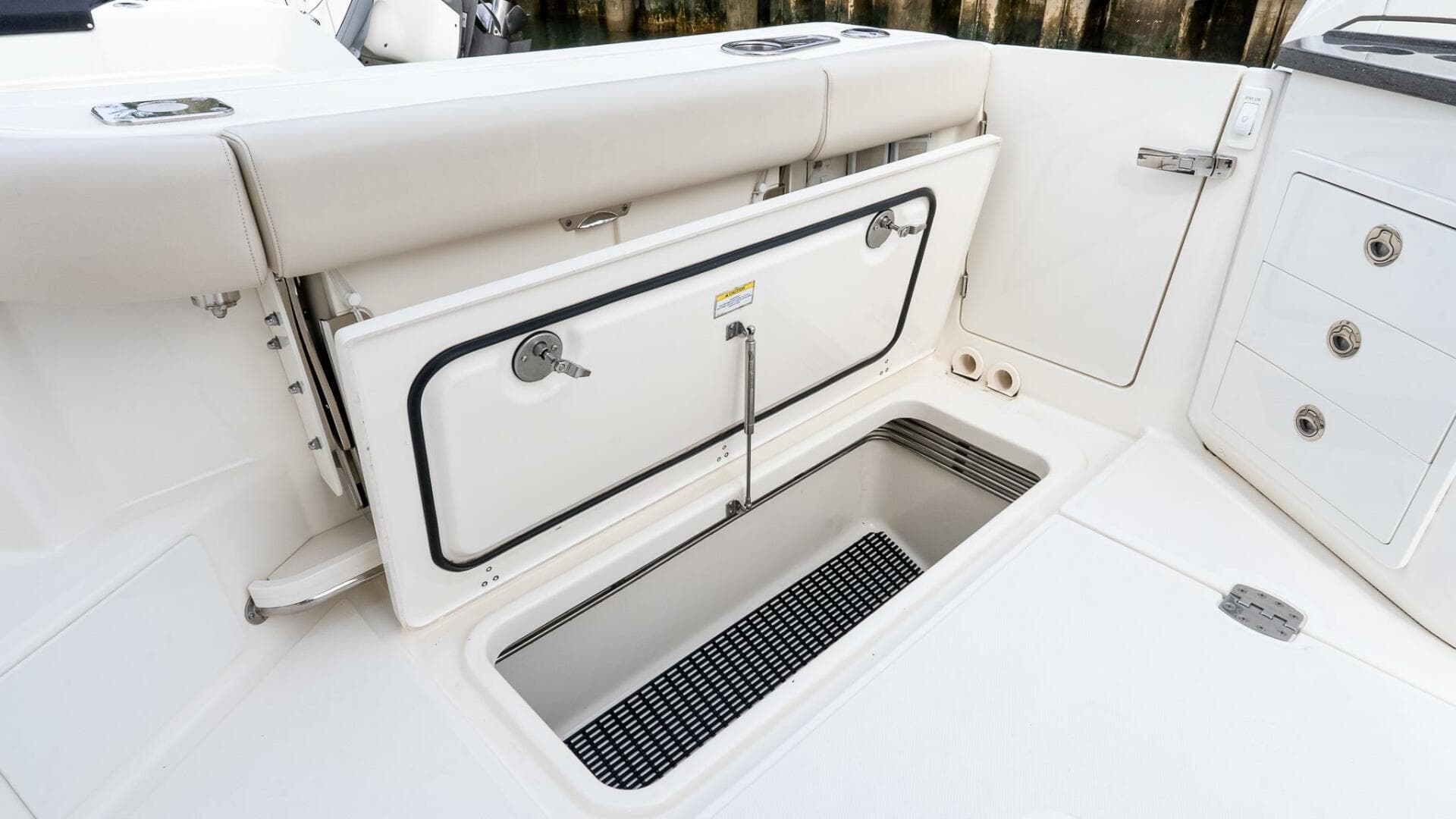 2024 Boston Whaler 405 Conquest — photo 21