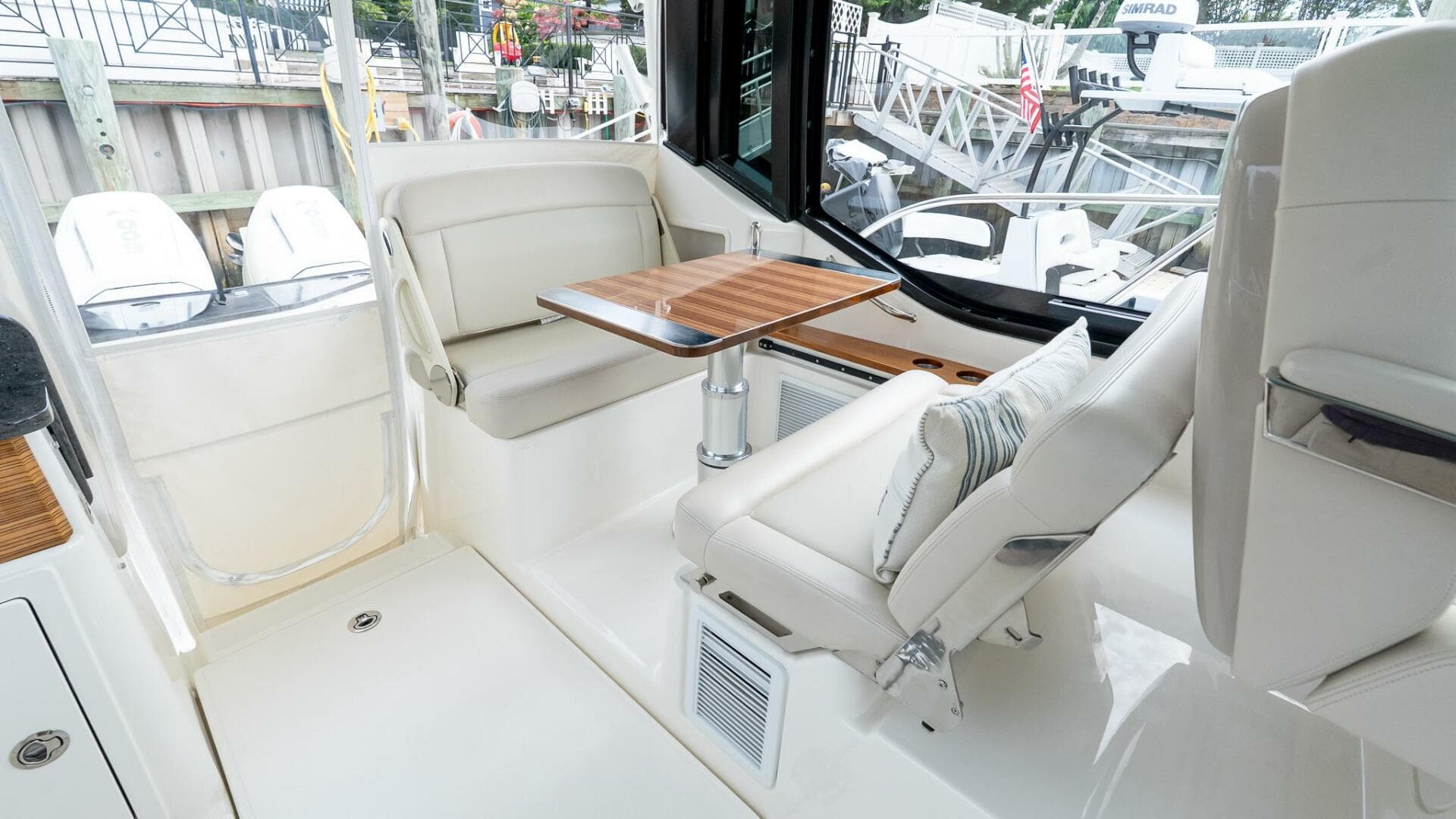 2024 Boston Whaler 405 Conquest — photo 37