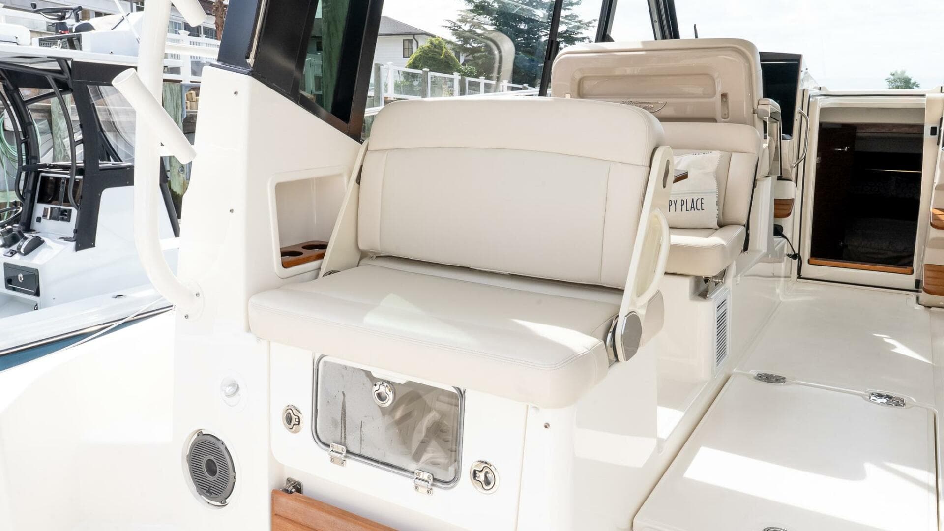 2024 Boston Whaler 405 Conquest — photo 27