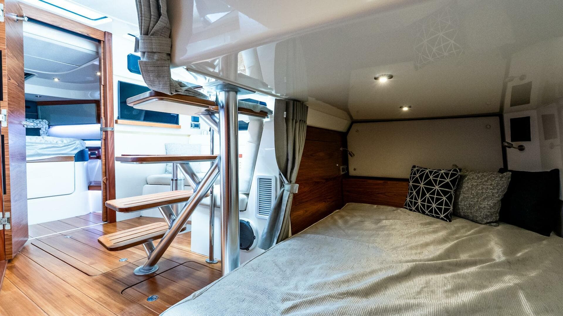 2024 Boston Whaler 405 Conquest — photo 53