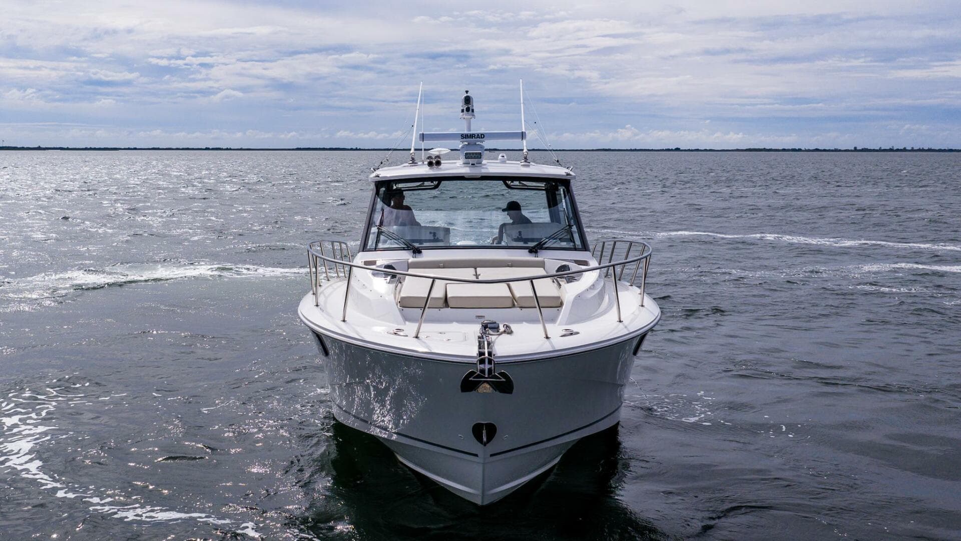 2024 Boston Whaler 405 Conquest — photo 6