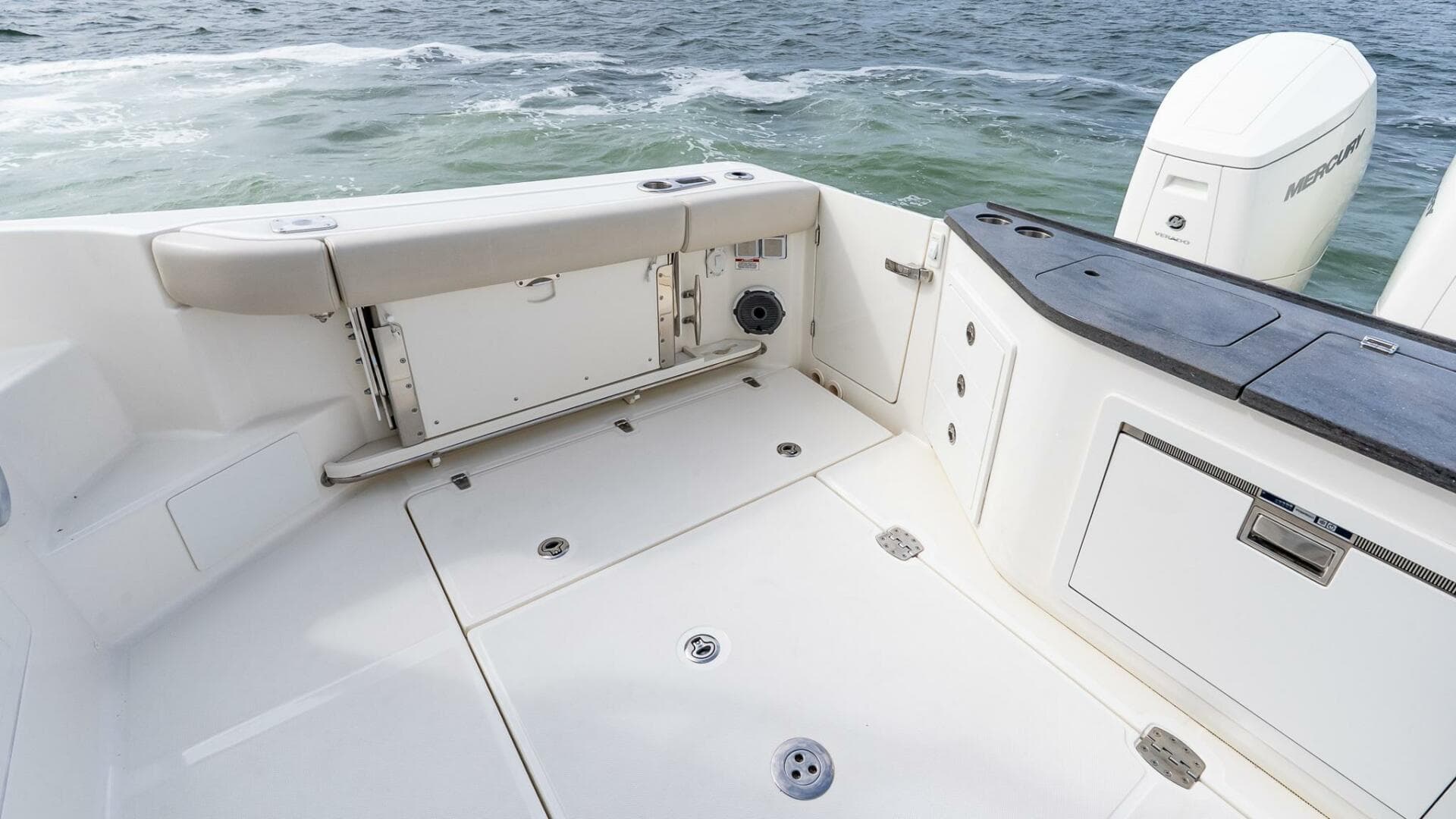 2024 Boston Whaler 405 Conquest — photo 20