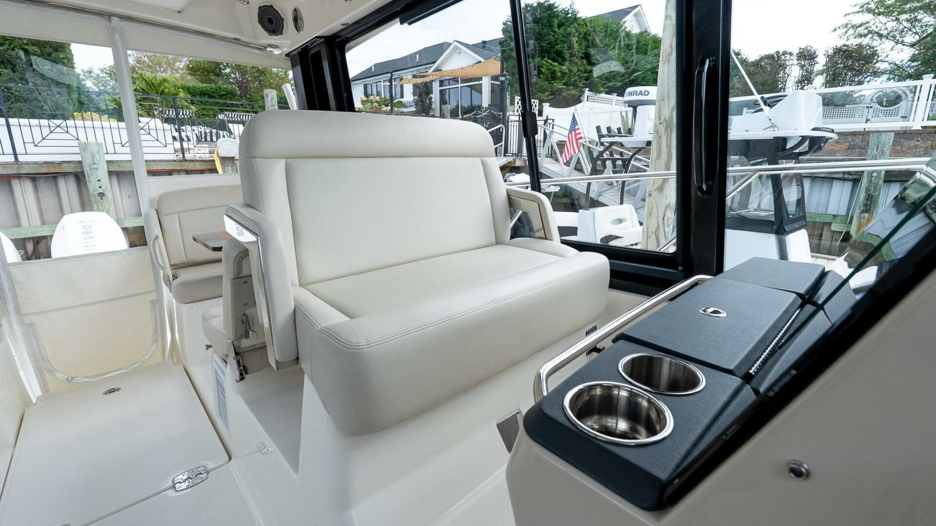 2024 Boston Whaler 405 Conquest — photo 45