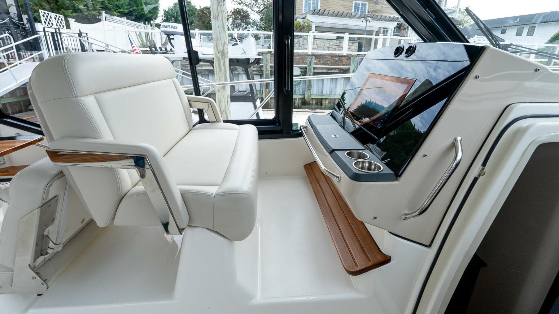 2024 Boston Whaler 405 Conquest — photo 46