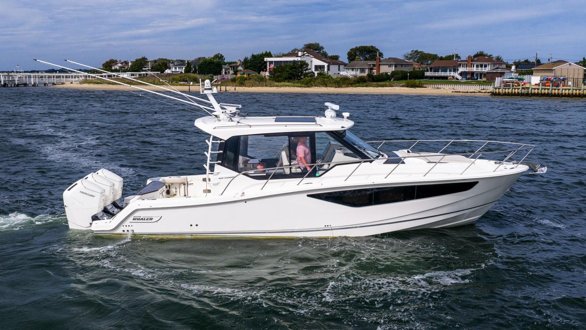 2024 Boston Whaler 405 Conquest — photo 2