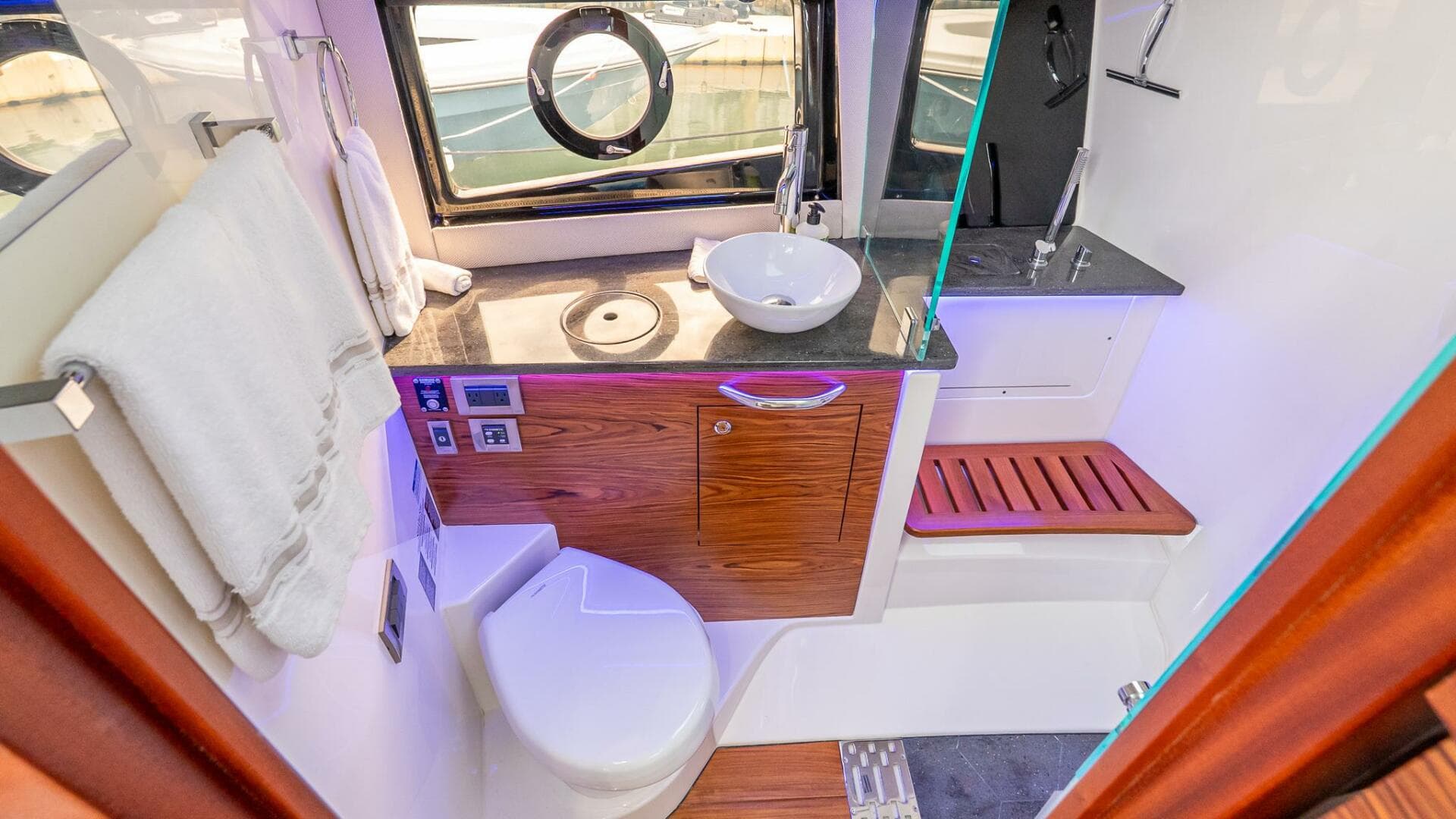 2024 Boston Whaler 405 Conquest — photo 60