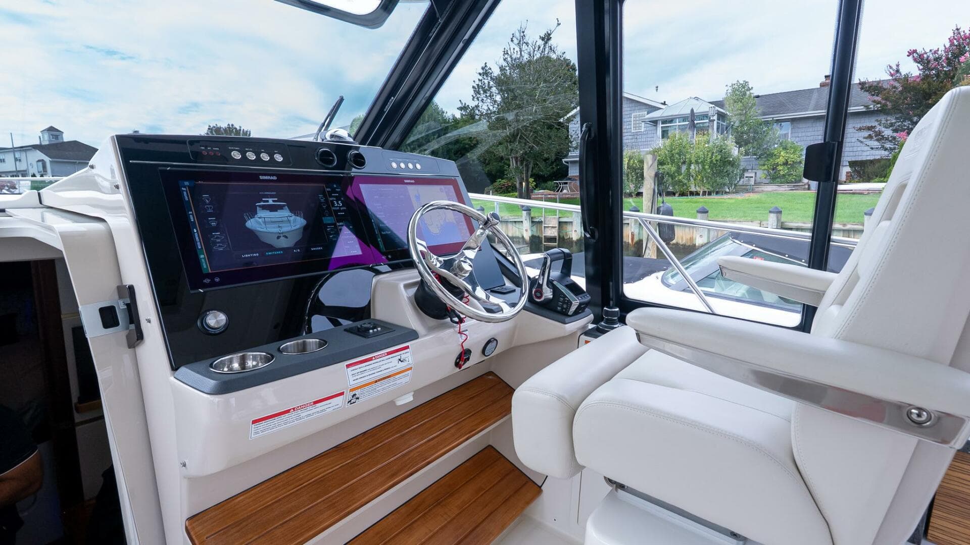 2024 Boston Whaler 405 Conquest — photo 41