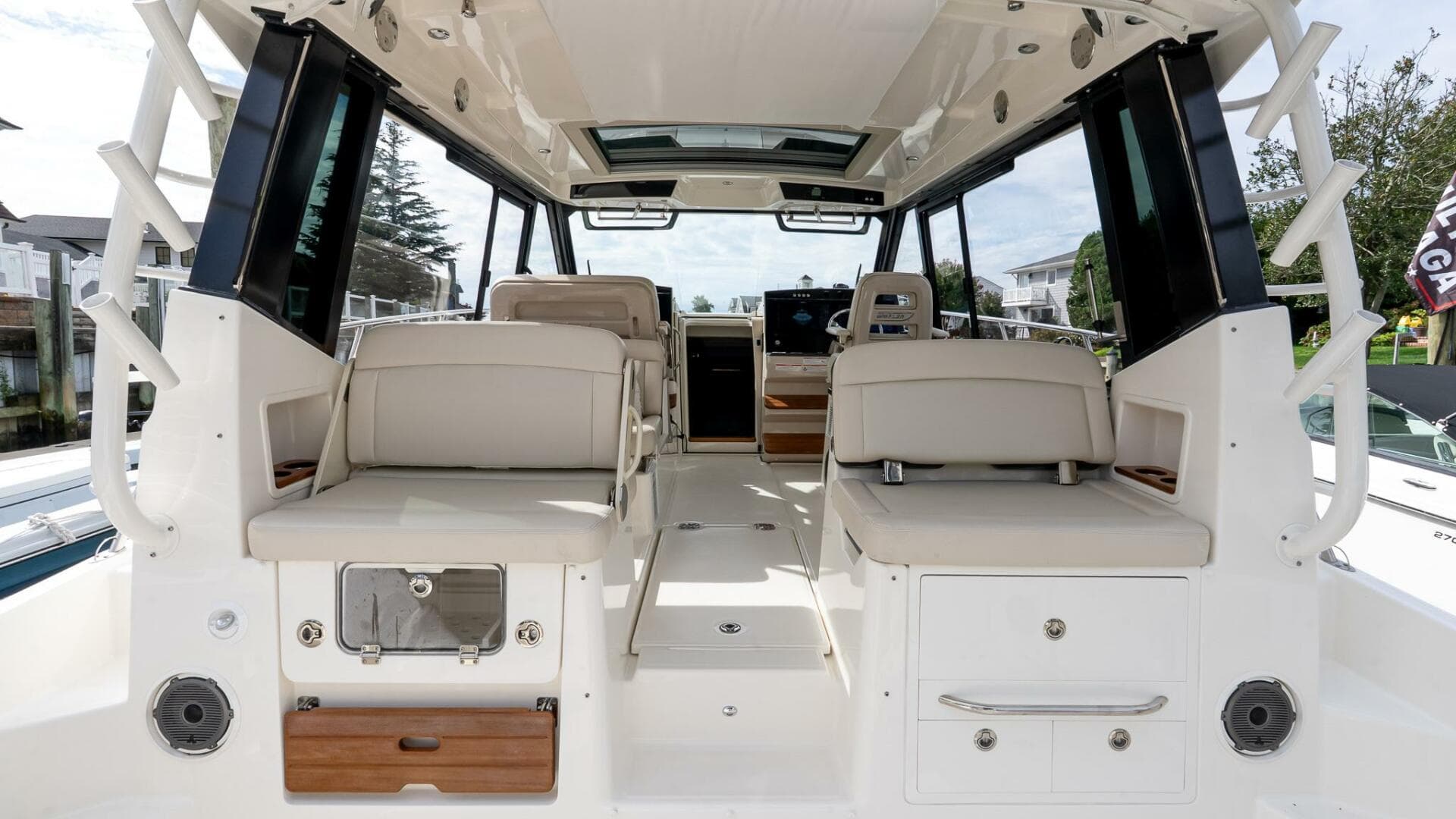 2024 Boston Whaler 405 Conquest — photo 26