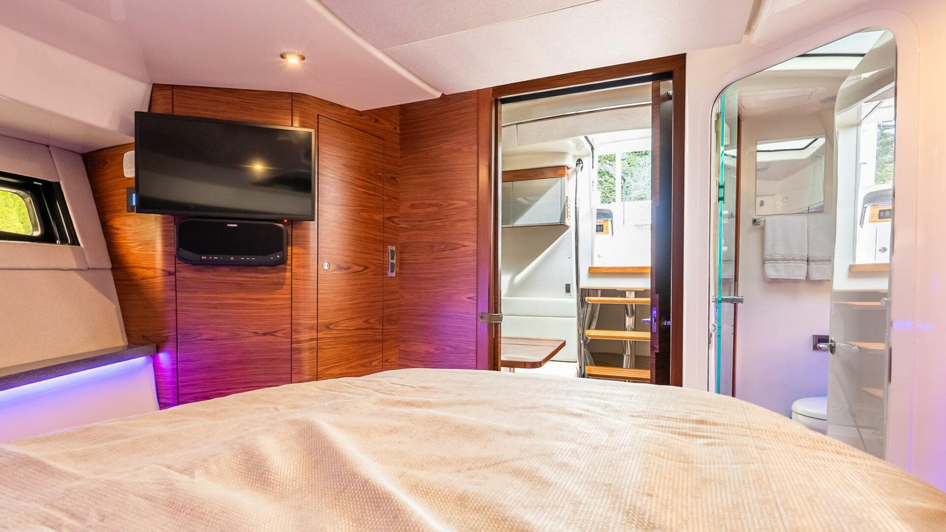 2024 Boston Whaler 405 Conquest — photo 58