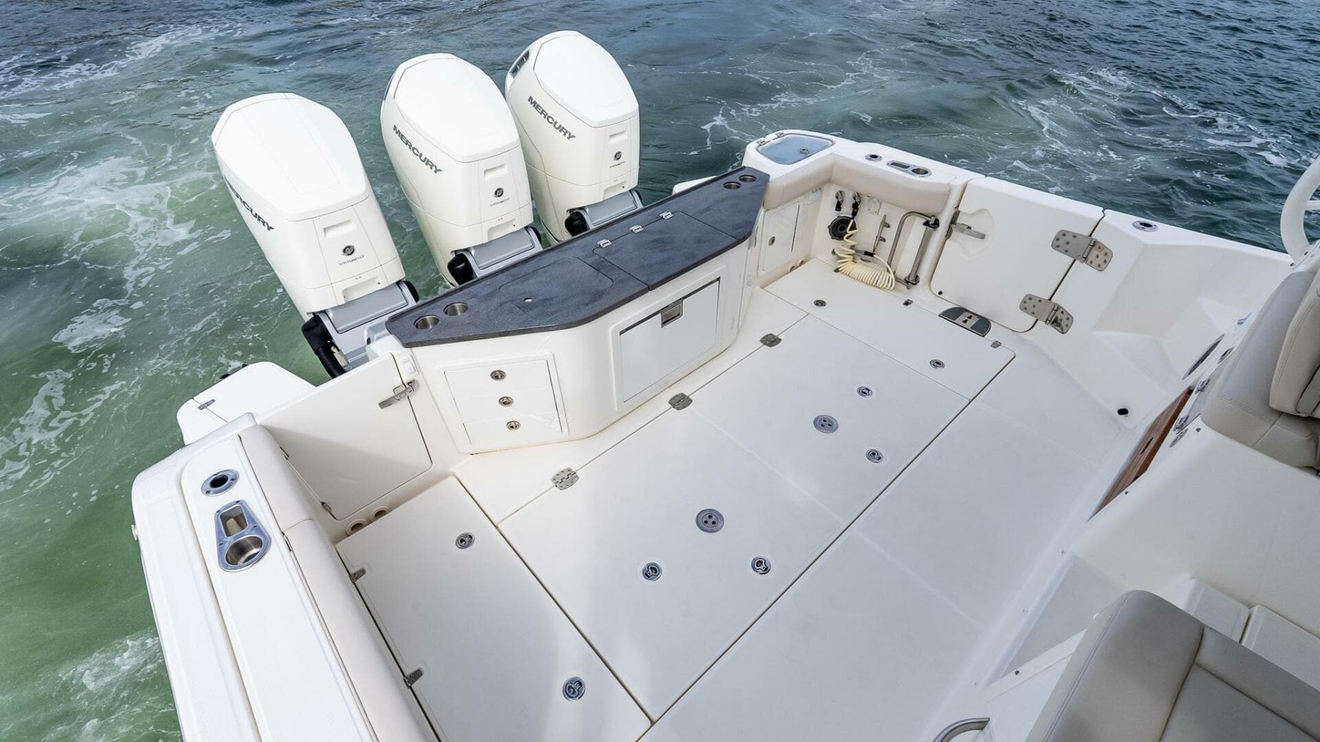 2024 Boston Whaler 405 Conquest — photo 15
