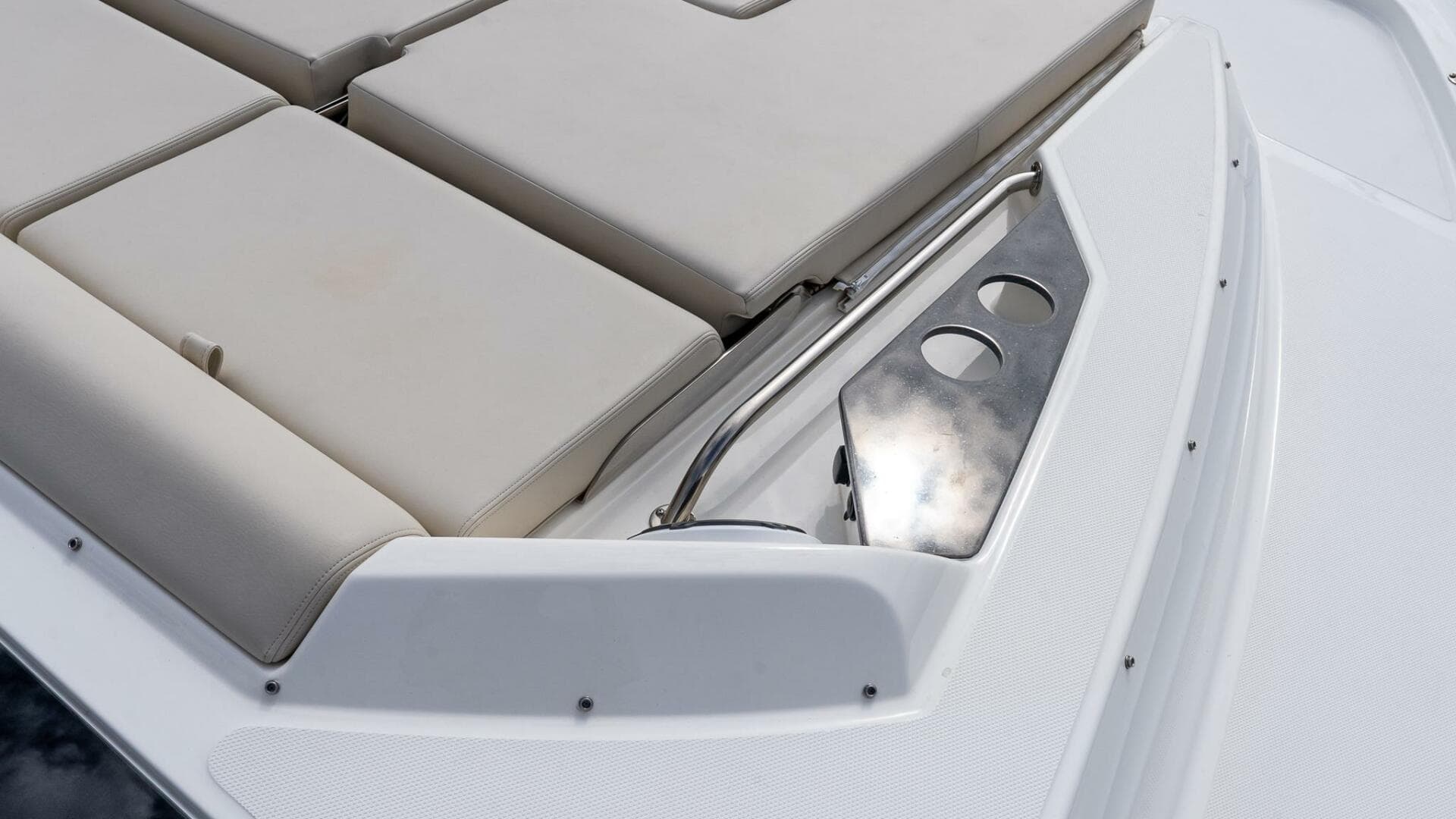 2024 Boston Whaler 405 Conquest — photo 65