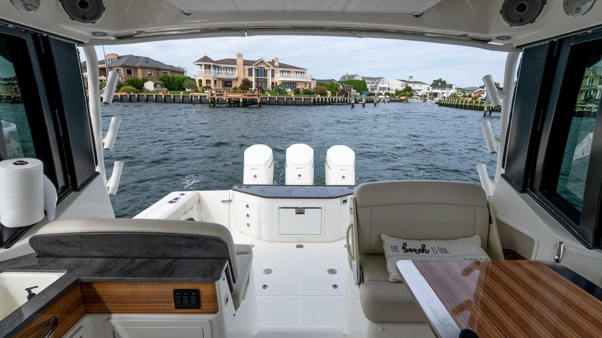 2024 Boston Whaler 405 Conquest — photo 13
