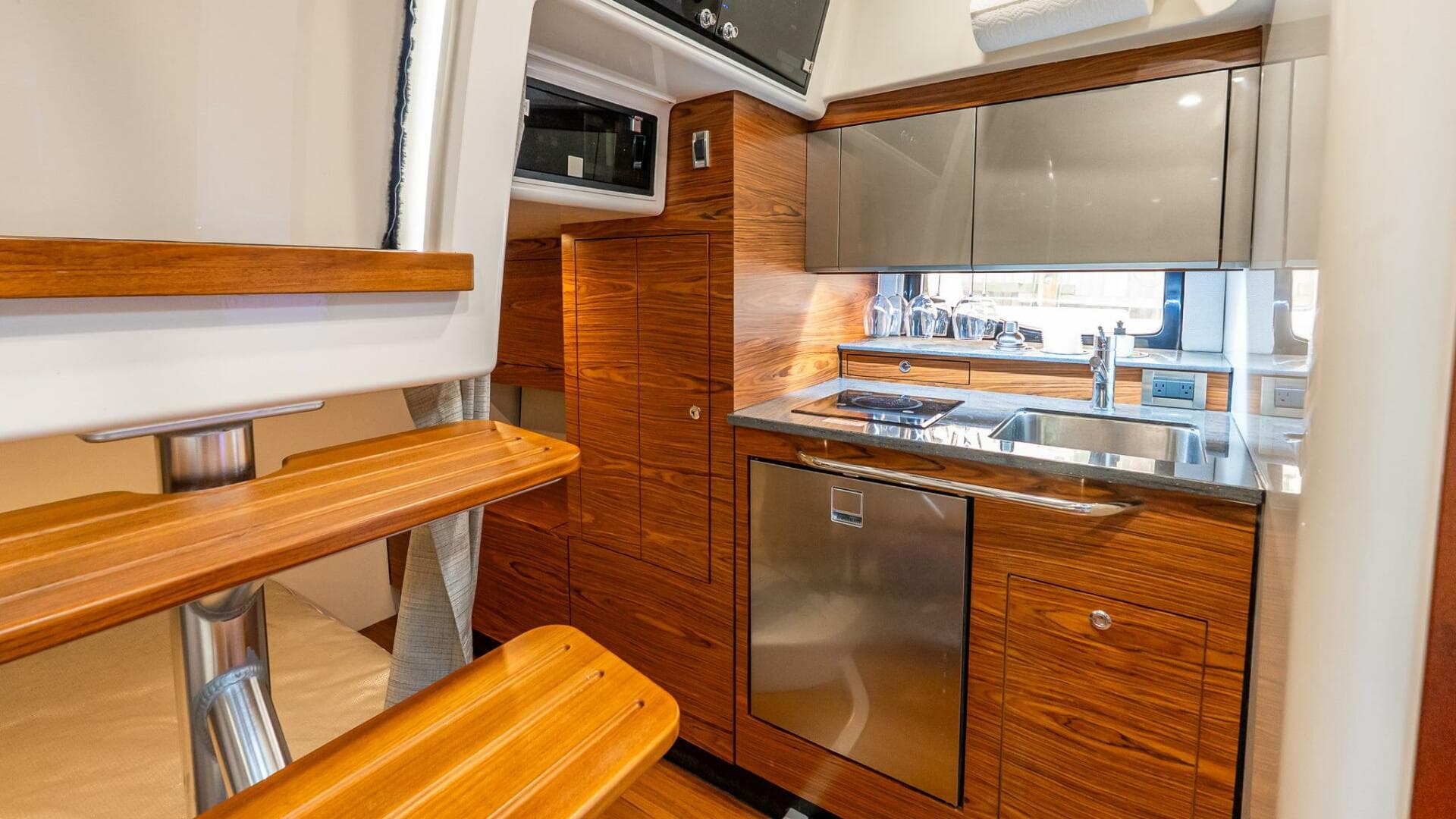 2024 Boston Whaler 405 Conquest — photo 54