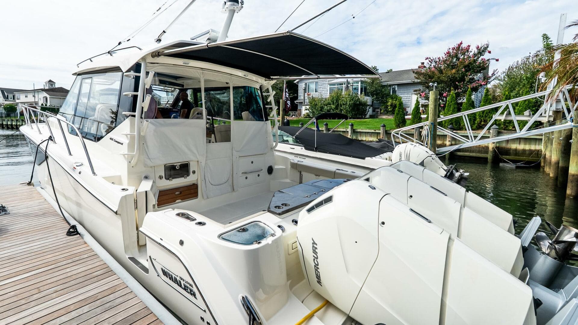 2024 Boston Whaler 405 Conquest — photo 25