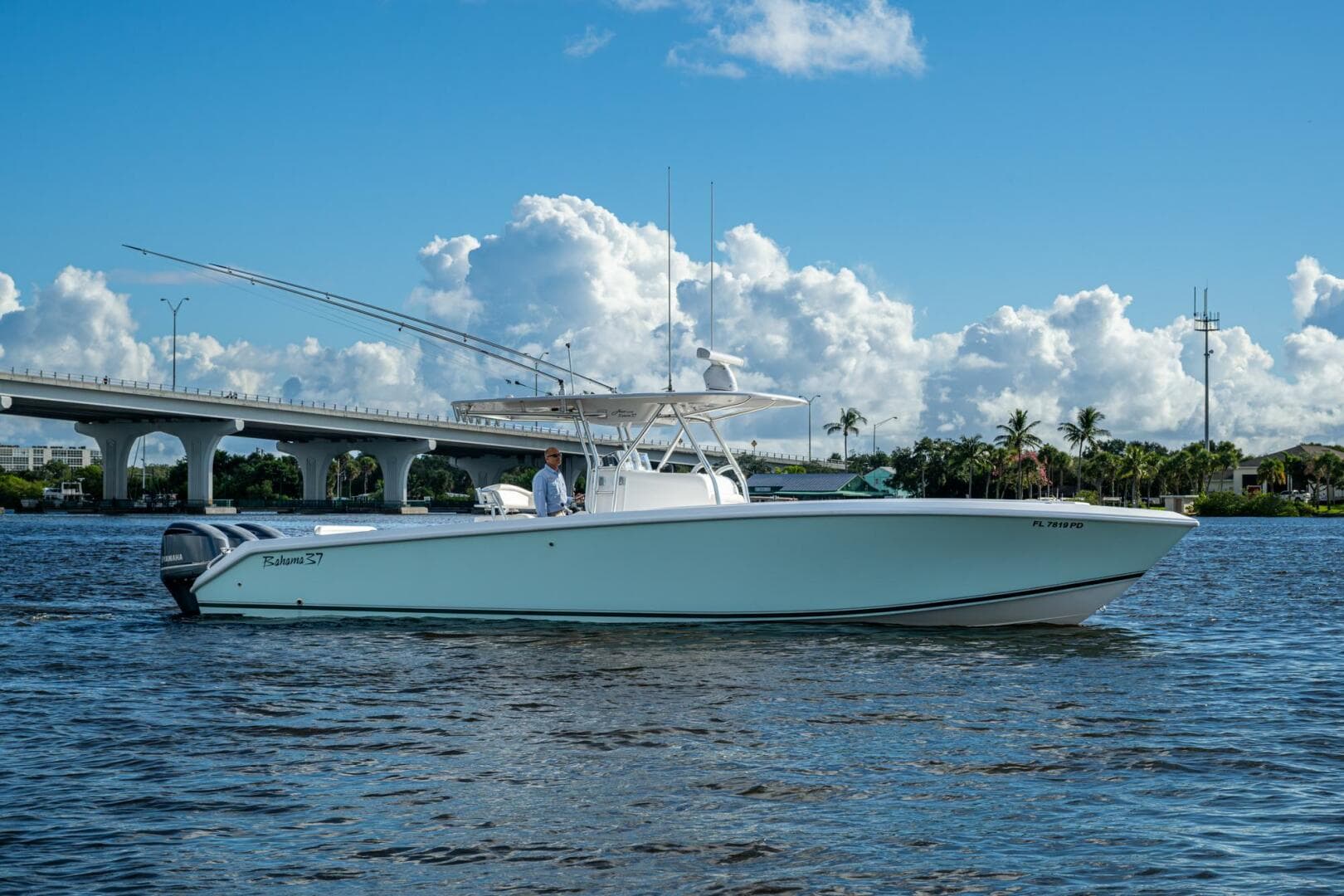 2011 Bahama 37 CC — photo 2