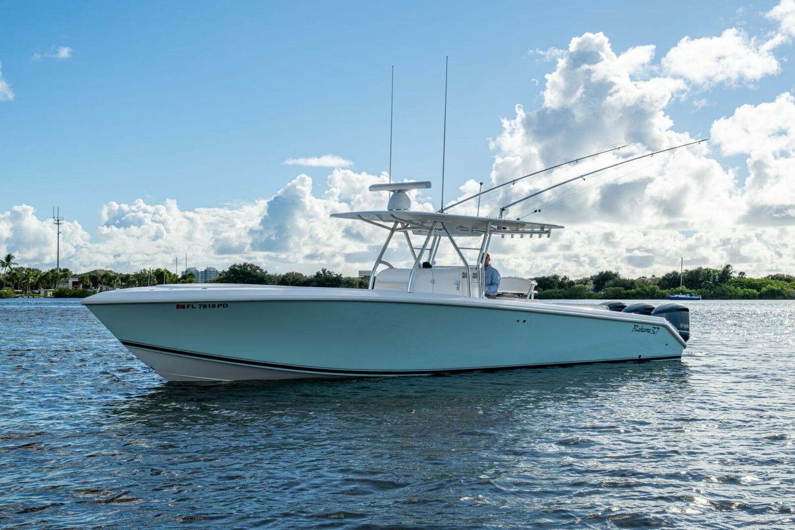 2011 Bahama 37 CC — photo 21