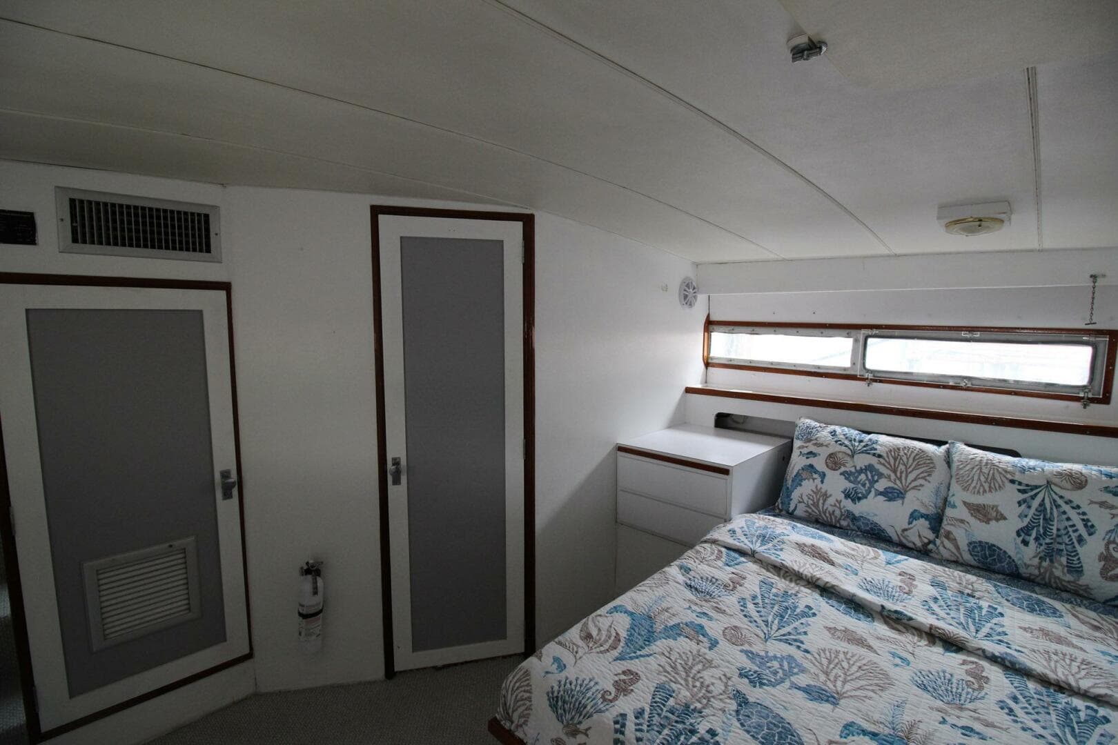 1974 Bertram 42 — photo 18