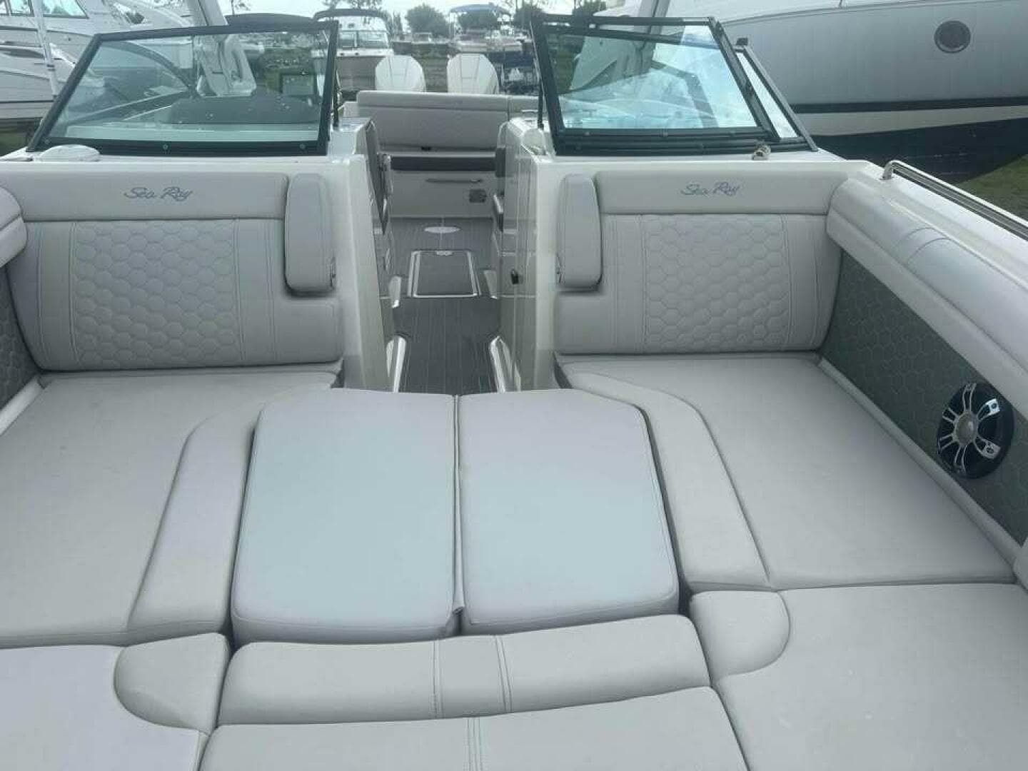 2022 Sea Ray — photo 16