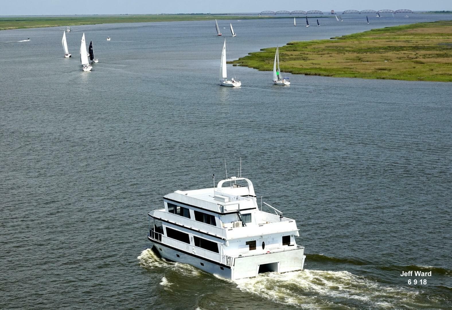 2018 Avenger Luxury Catamaran Coastal Cruiser — photo 3