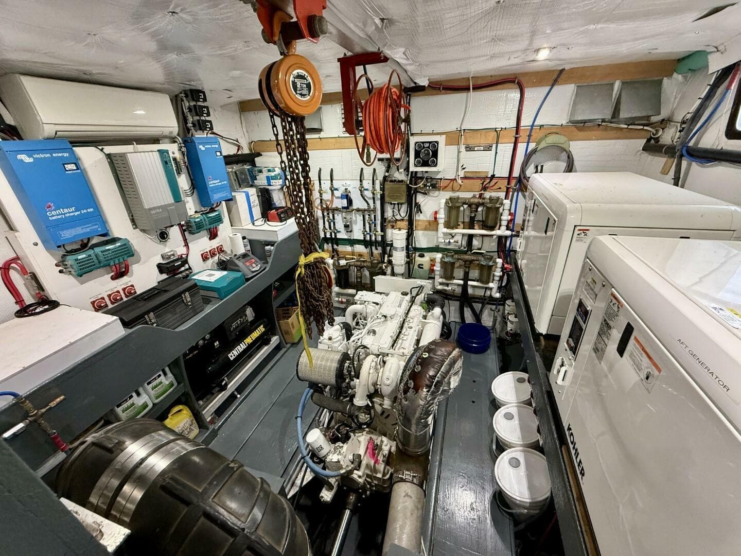 2018 Avenger Luxury Catamaran Coastal Cruiser — photo 38